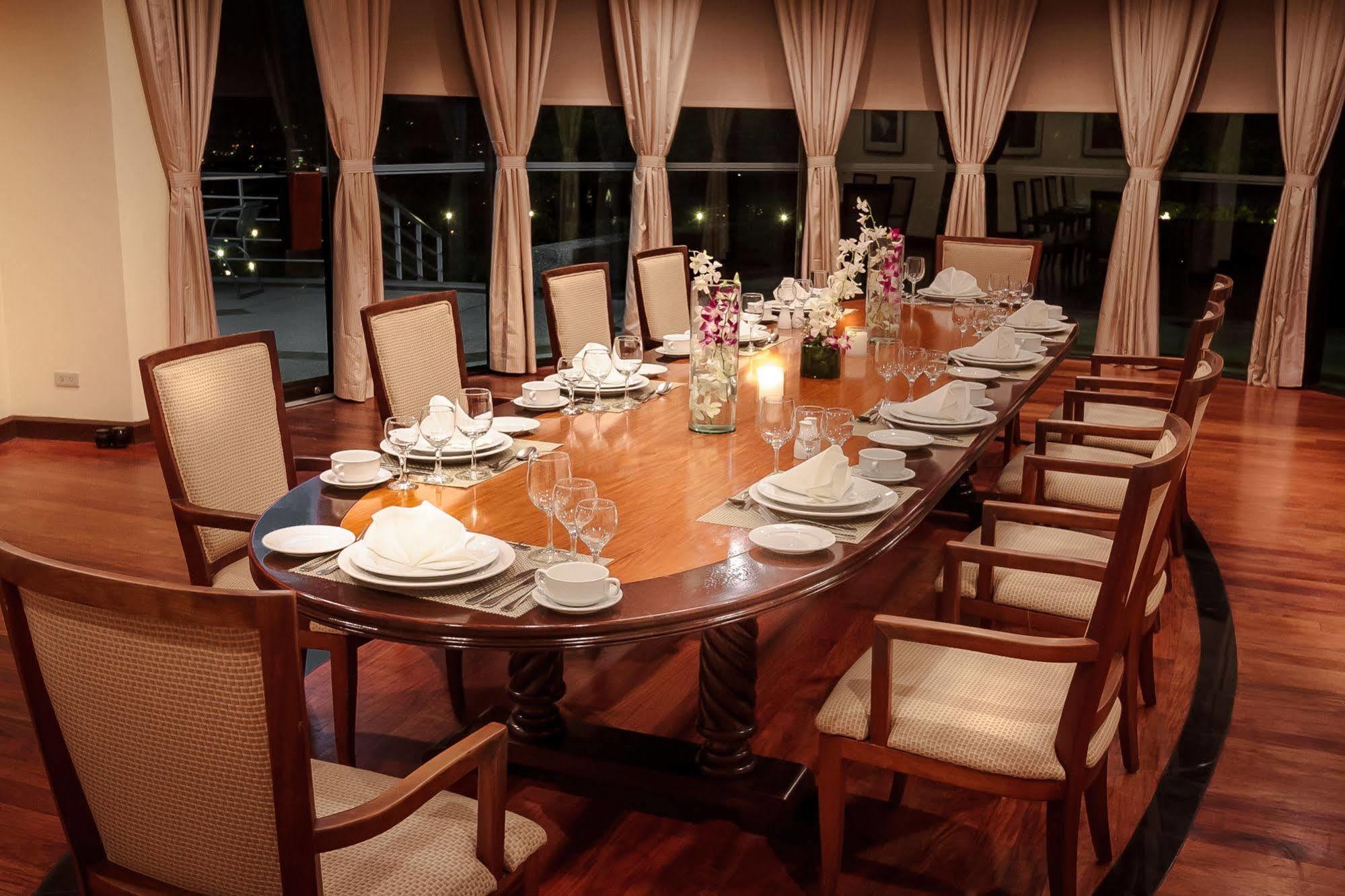 Eugenio Lopez Center Hotel Antipolo Eksteriør billede