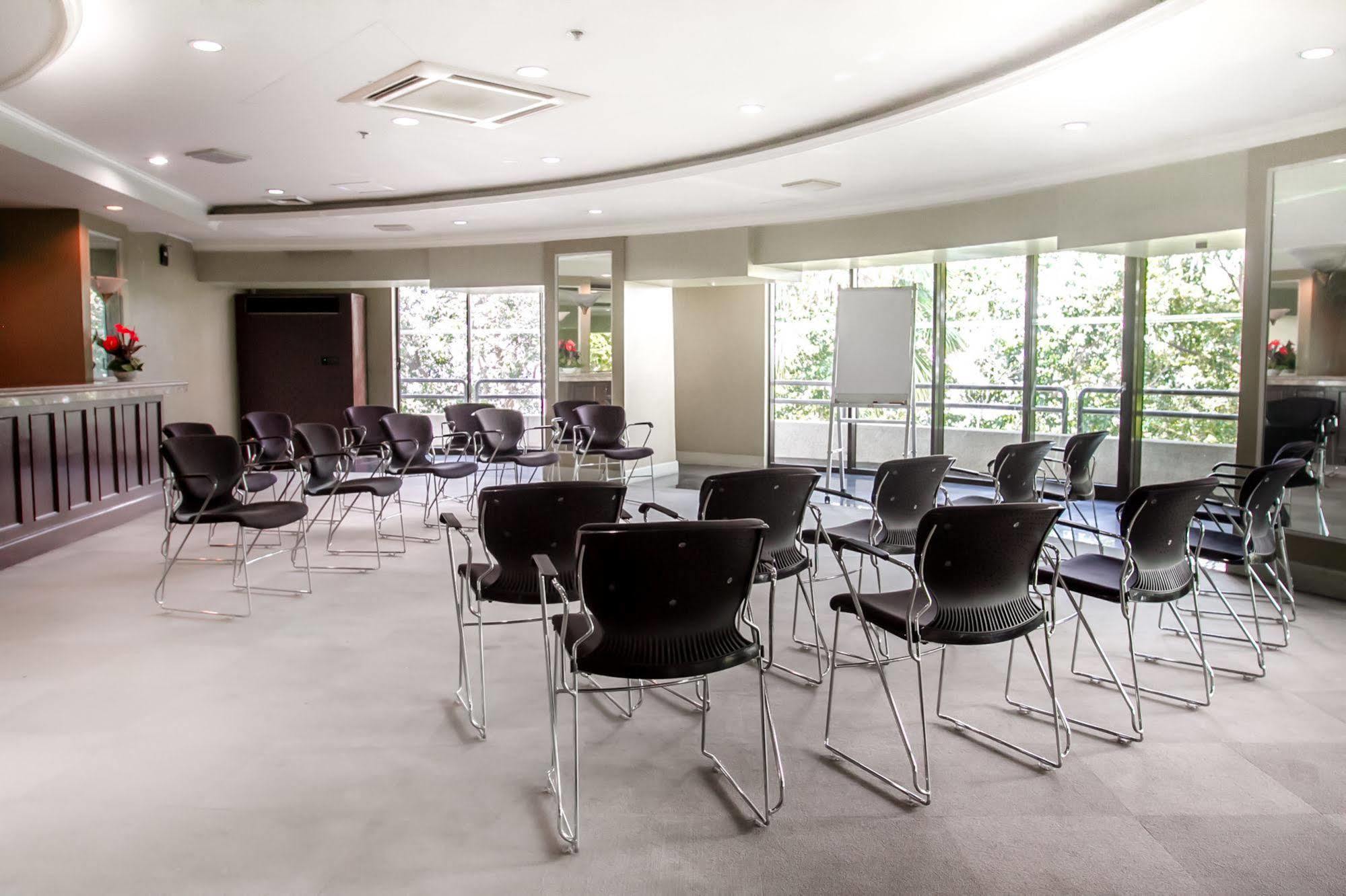 Eugenio Lopez Center Hotel Antipolo Eksteriør billede